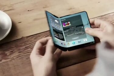 Samsung-flexible-display-smartphone-promo.jpg